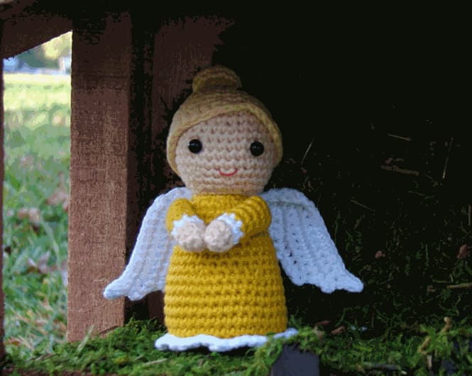 Anjinho de Amigurumi na cabaninha.